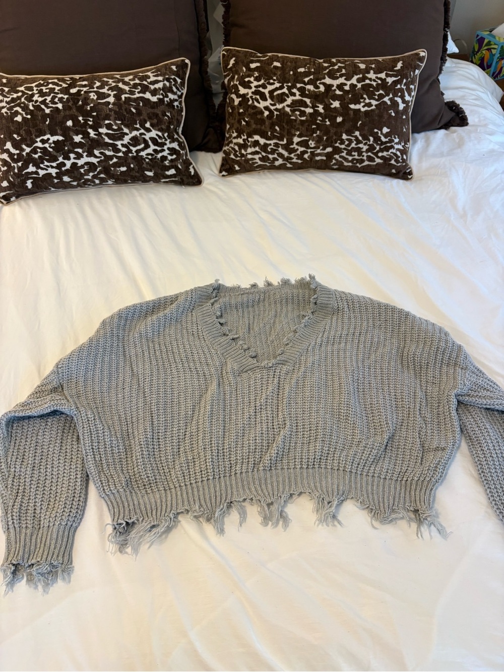 Cropped Distressed V-Neck Sweater - Light Gray